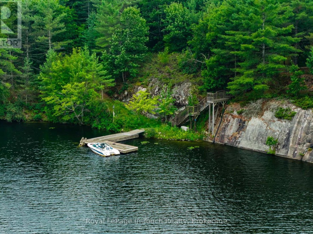 390 ISLAND 360 ISLAND, Six Mile Lake