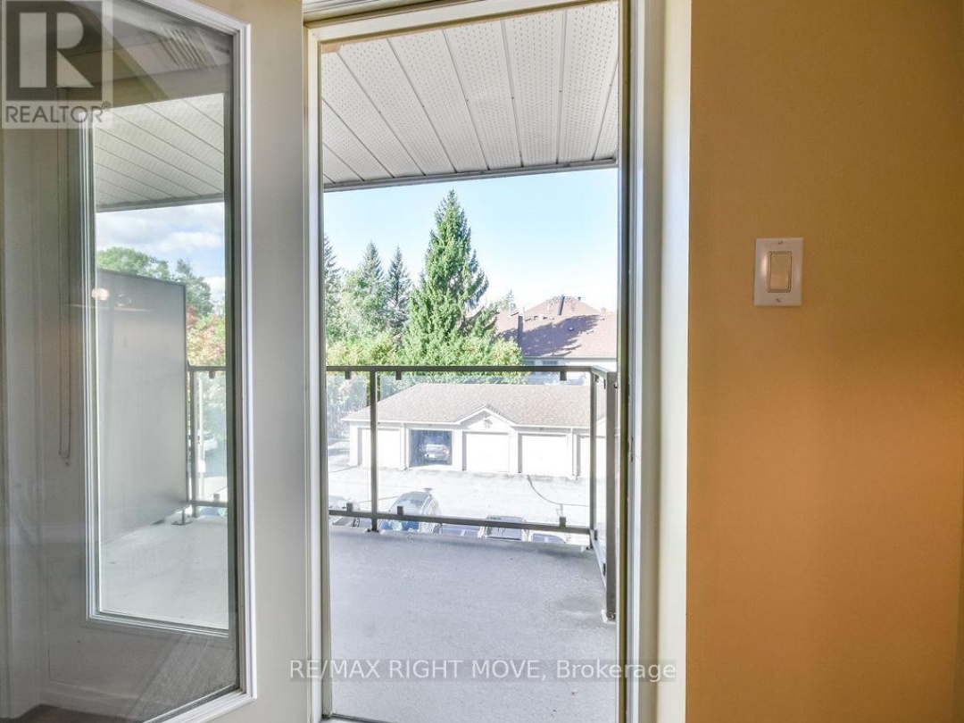 313 - 486 LACLIE STREET, 