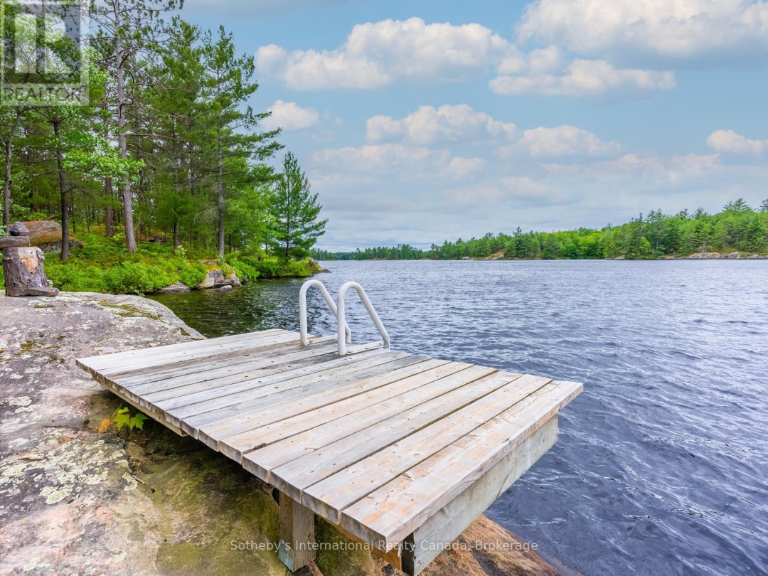 1040 Kahshe Lake, Kahshe Lake