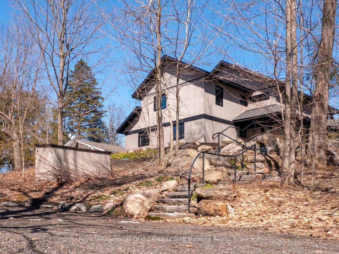 305 Wapaska Crescent, Lake Muskoka
