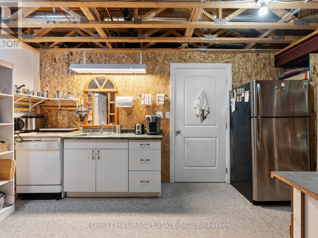 1025 TOWER CRESCENT, 