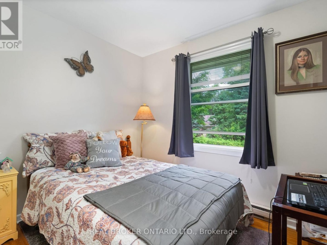 145 BLANCHARD STREET W, 