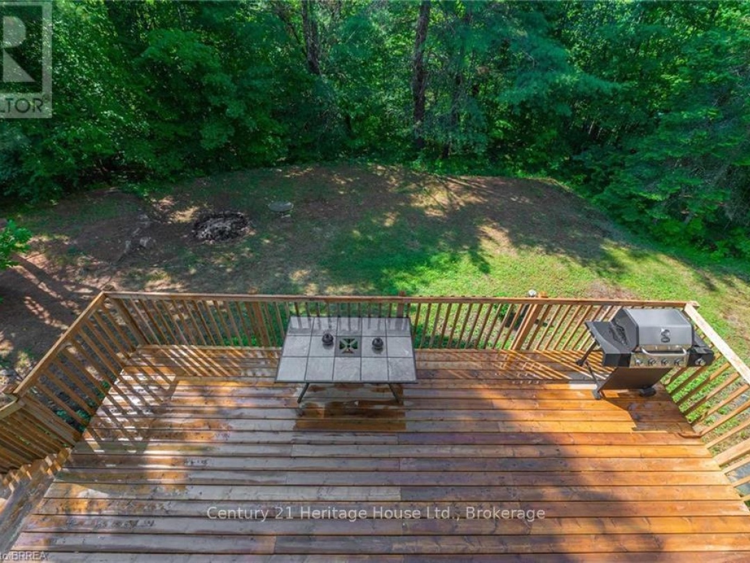 1044 ENGLISH CIRCLE, 