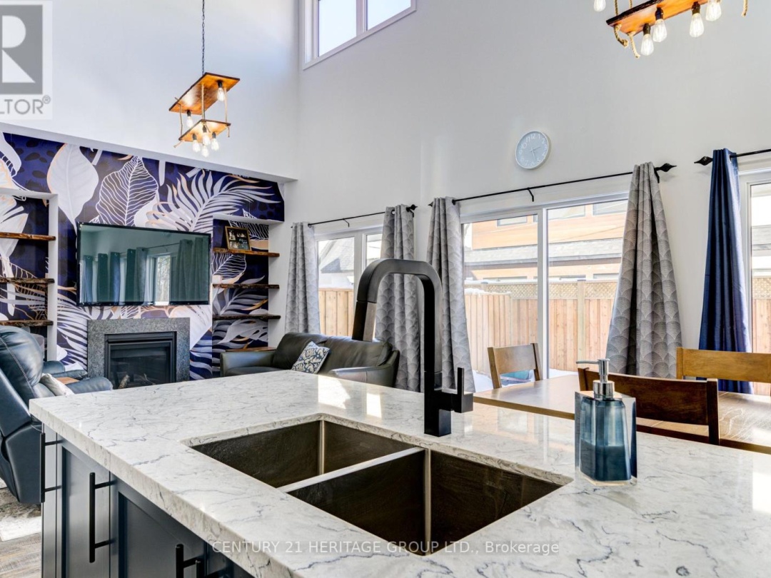 44 Ruby Crescent, Lake Simcoe