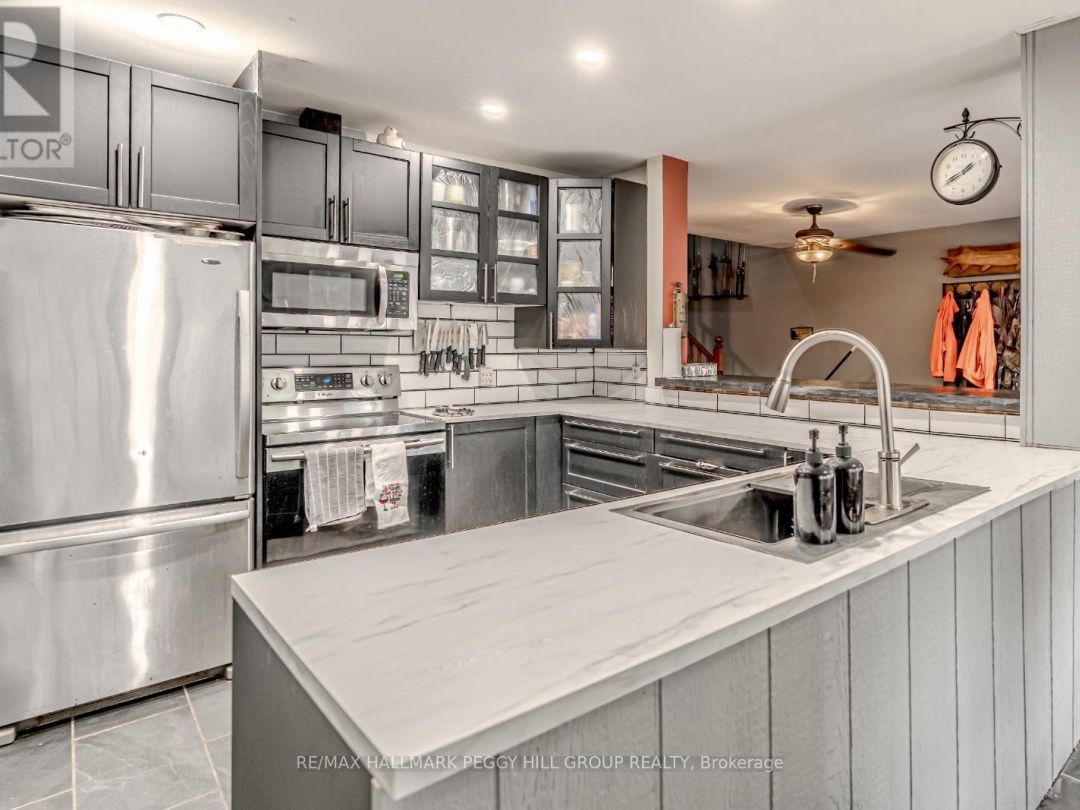 4 CLOVER COURT, 