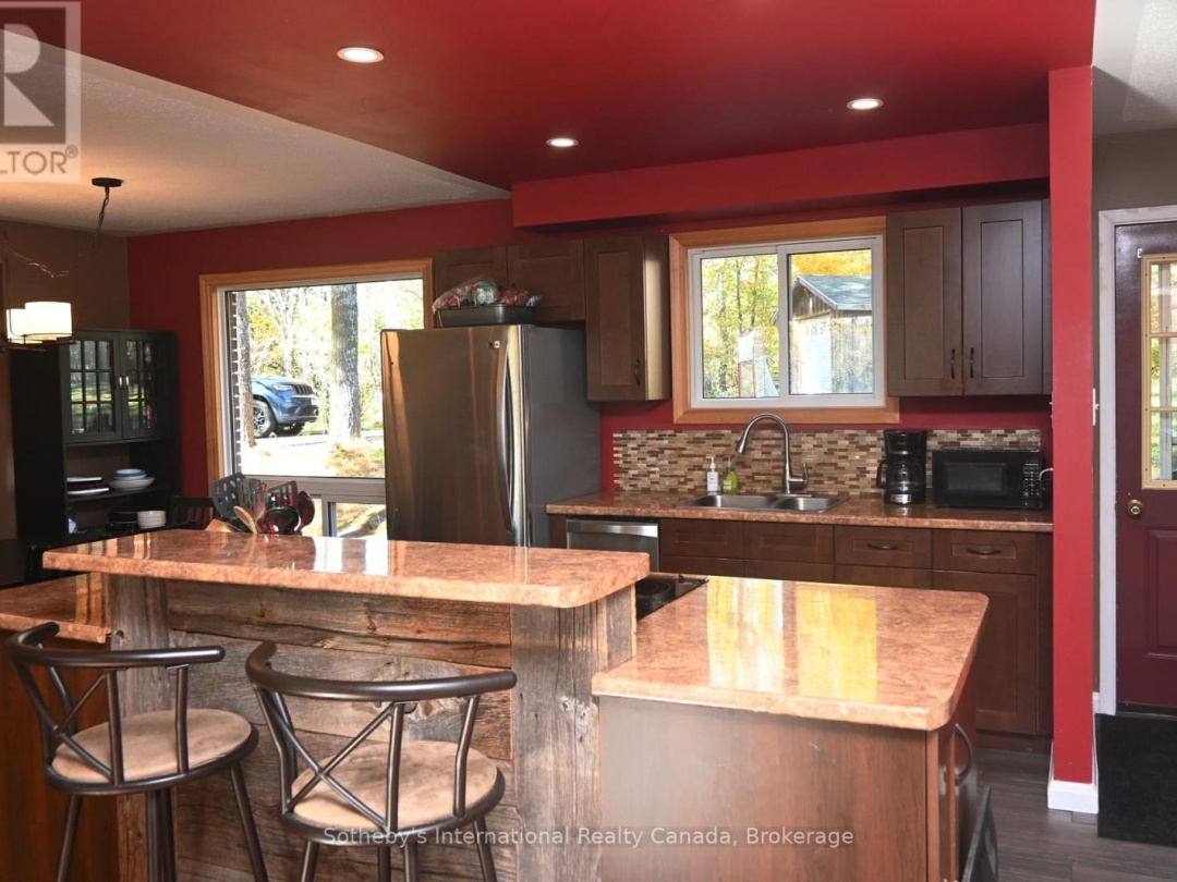 6 PLEASANTVIEW DRIVE, 