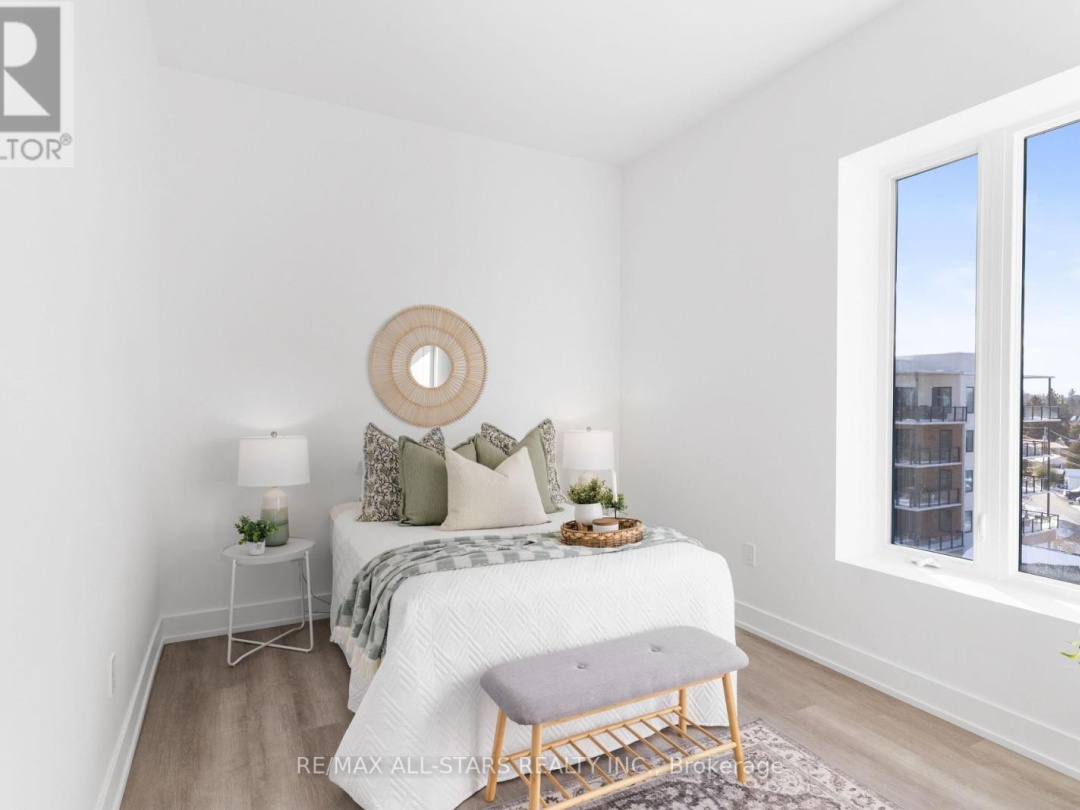 PH#5 - 19B WEST STREET N, 