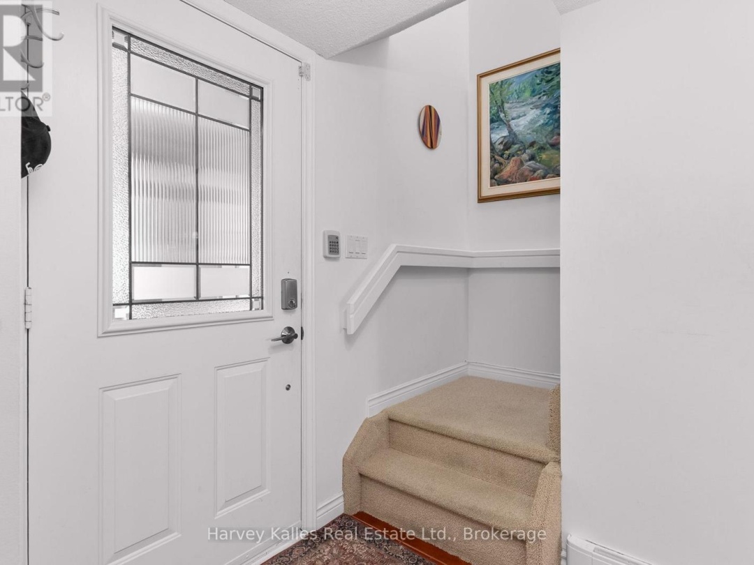 204 10 Coveside Drive, Fairy Lake