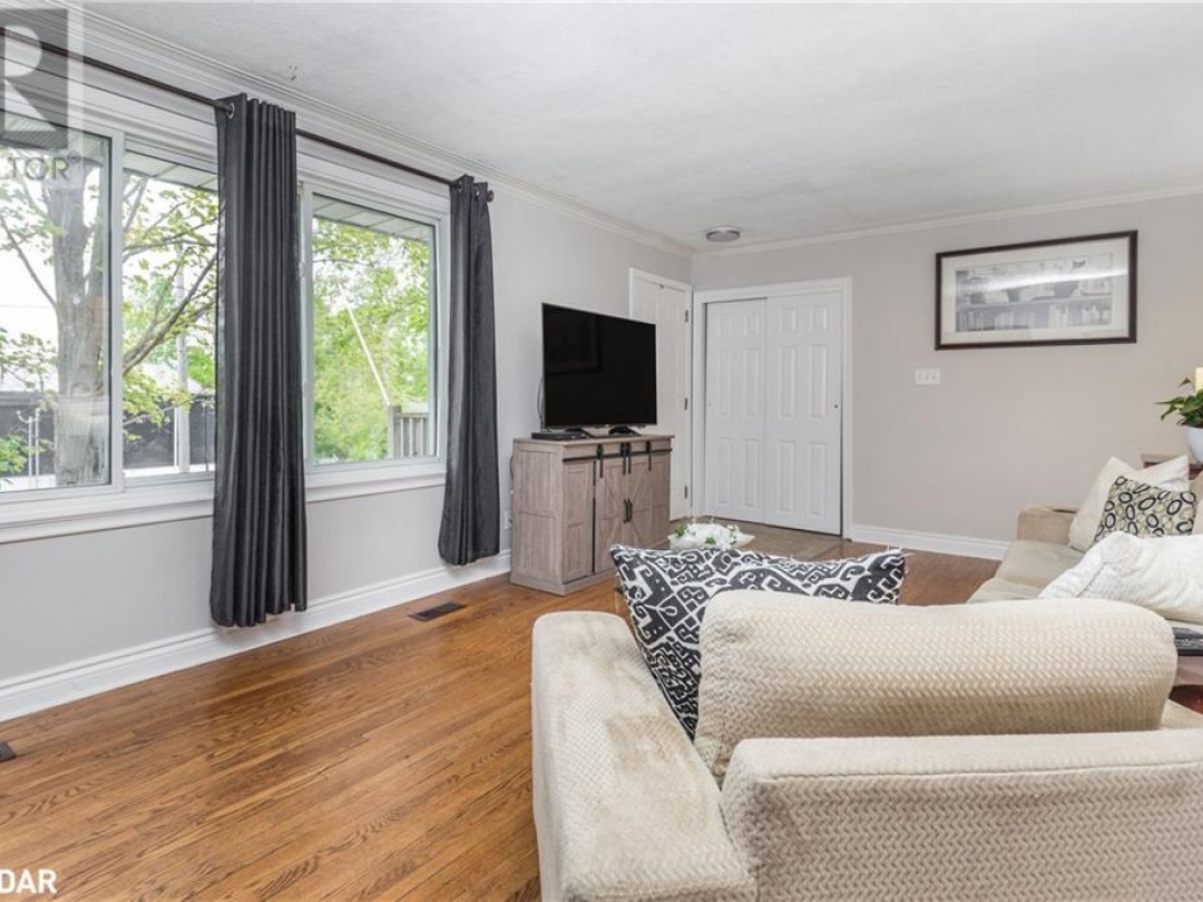 48 Brant Street W, Orillia