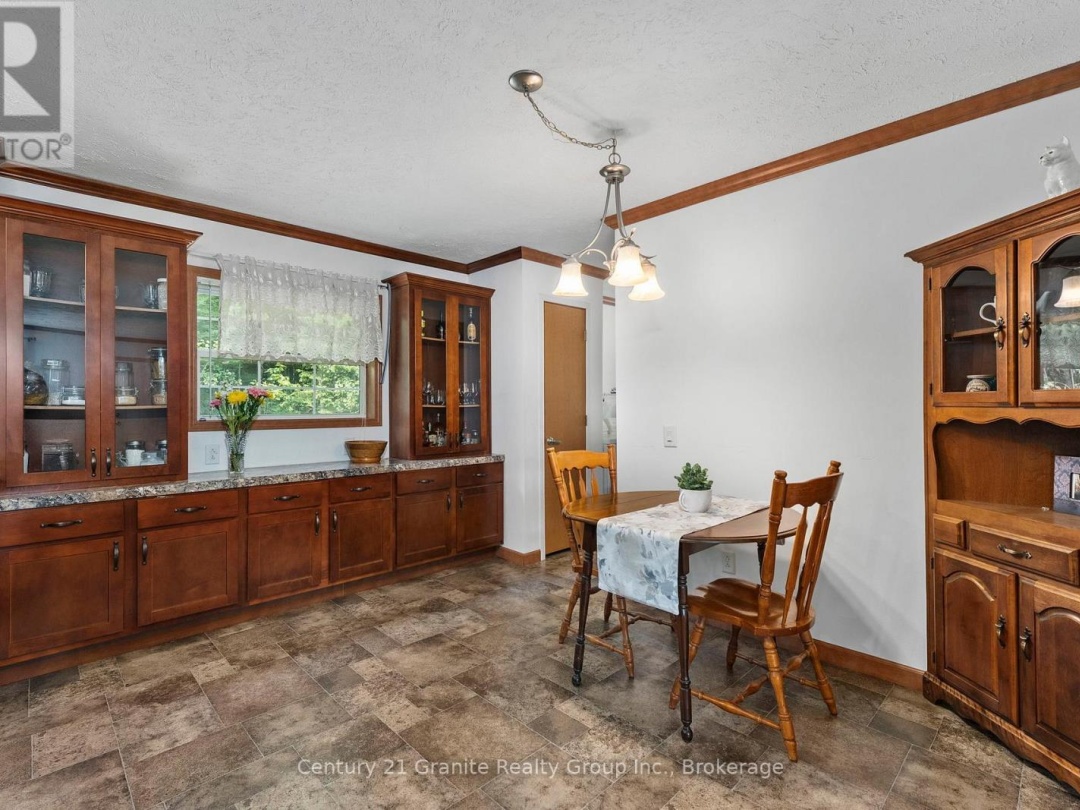 2275 KENNISIS LAKE ROAD, 