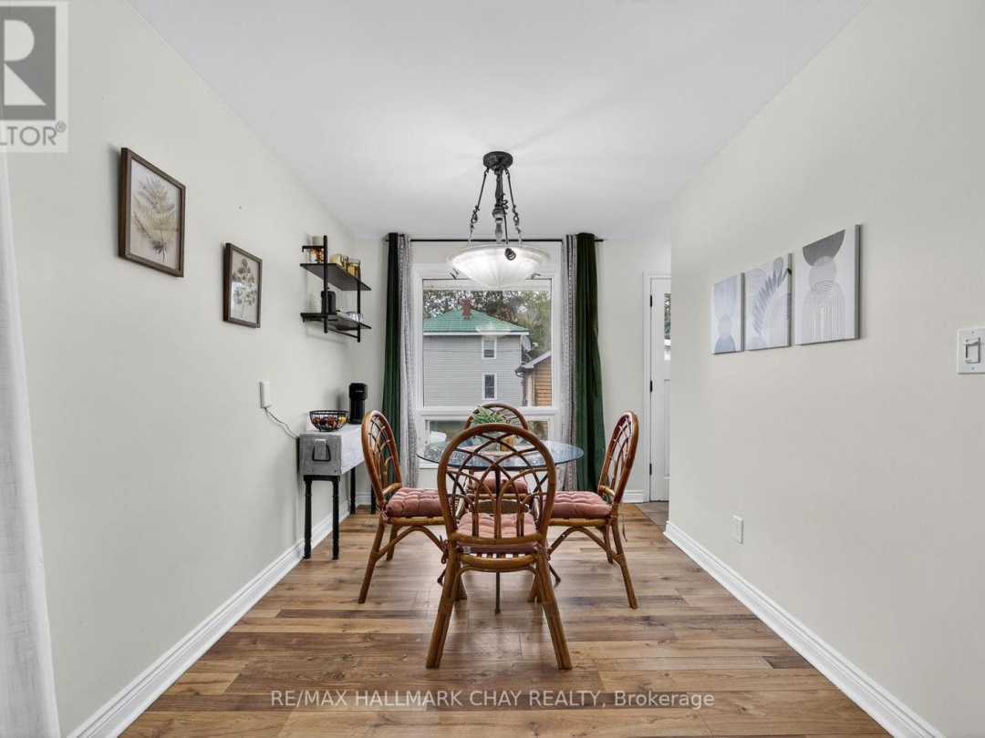 67 SIMCOE STREET, 