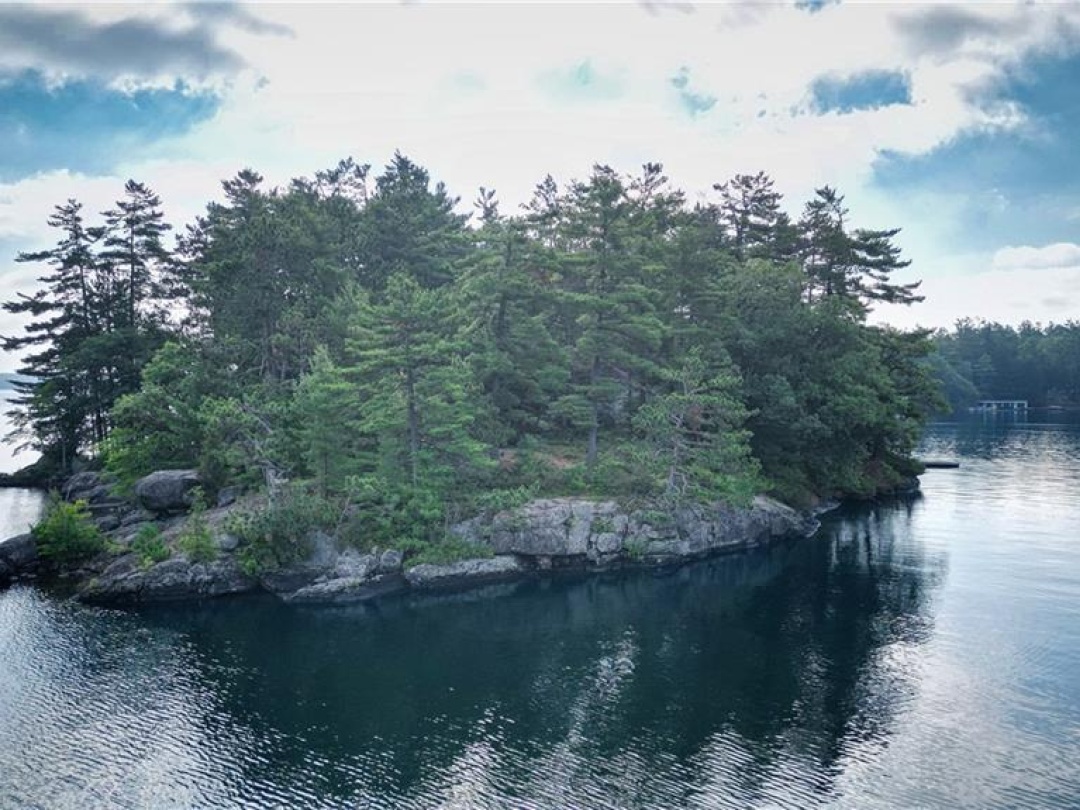 1 ISLAND 3LM Island, 