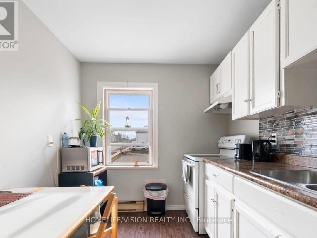 78 FRONT STREET S, 