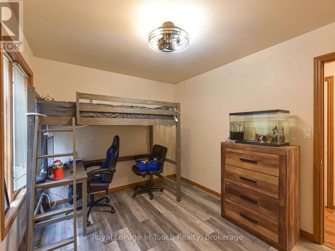 5 EARLS COURT, 
