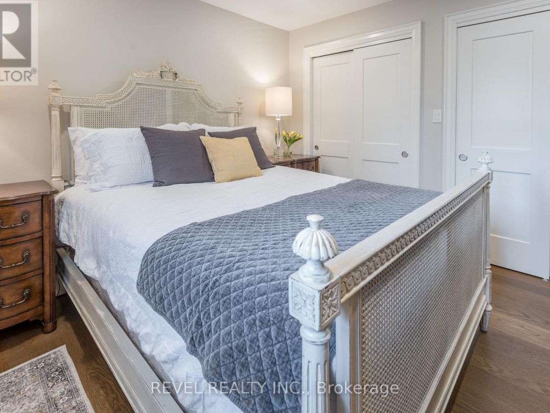 14 BOND STREET W, 