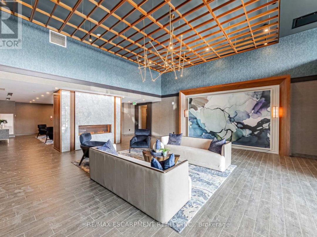 327 - 460 DUNDAS STREET E, 