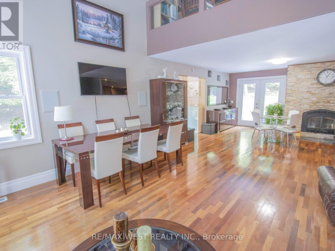1158 LORNE LANE, 