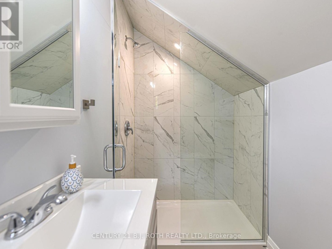 274 MISSISSAGA STREET W, 