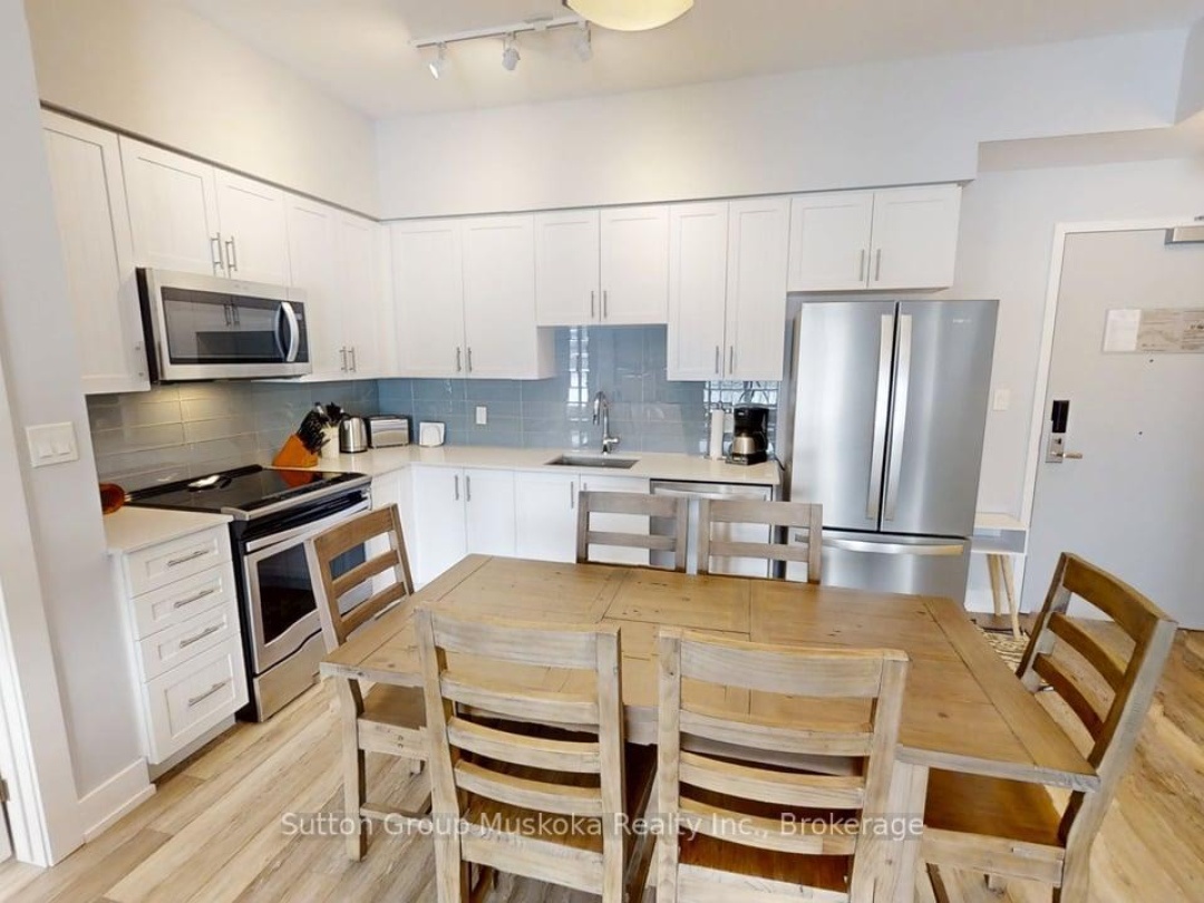 423 25 Pen Lake Point Road, Peninsula Lake
