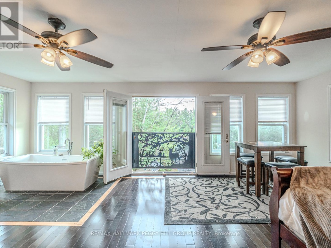 4 CLOVER COURT, 