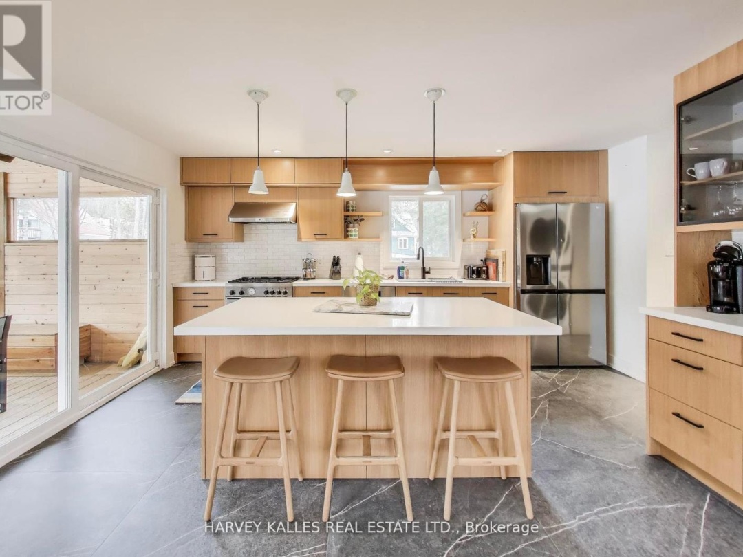 1002 CHIPPAWA AVENUE, 