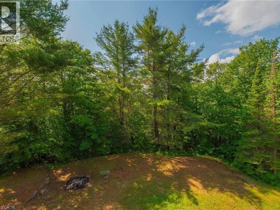 1044 ENGLISH Circle, 