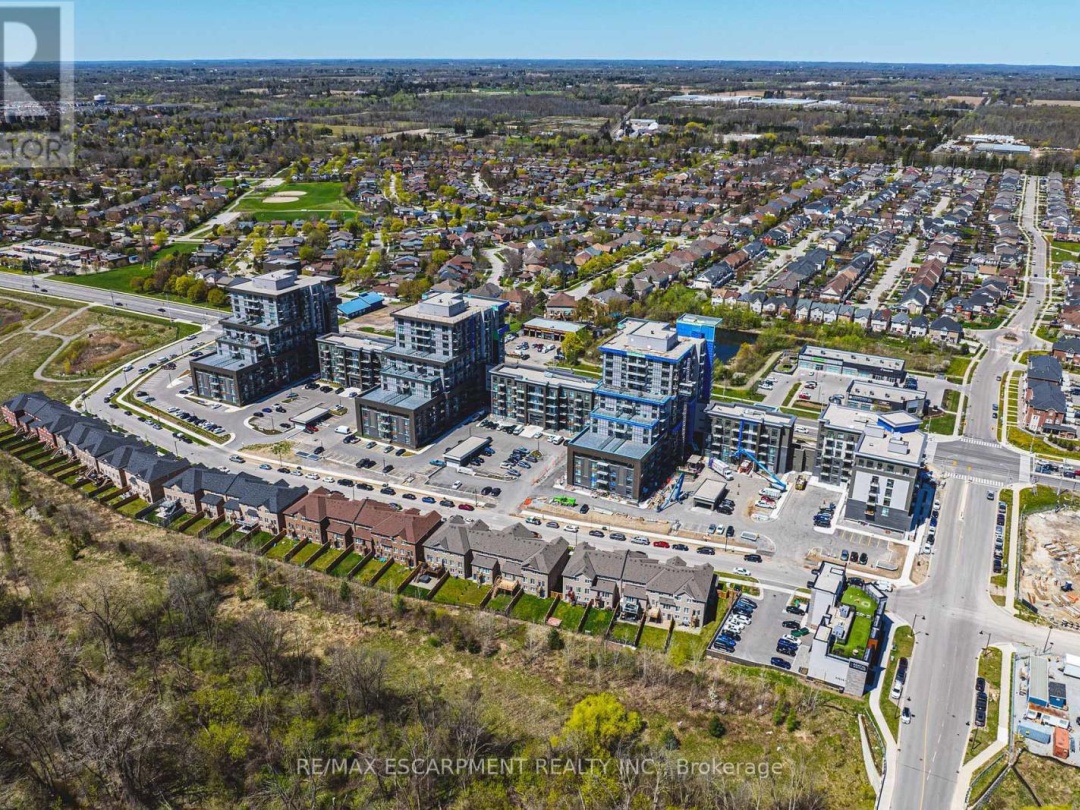 327 - 460 DUNDAS STREET E, 