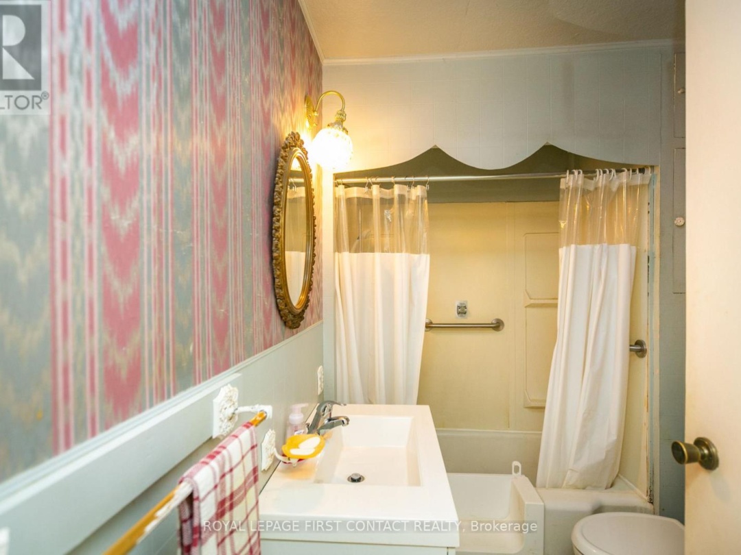 315 GRENVILLE AVENUE, 