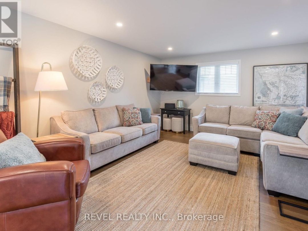 14 BOND STREET W, 