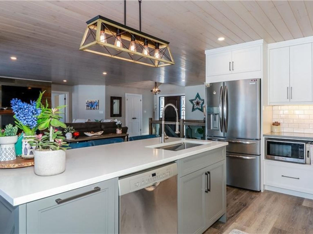 241 Eight Mile Point Road, Lake Simcoe