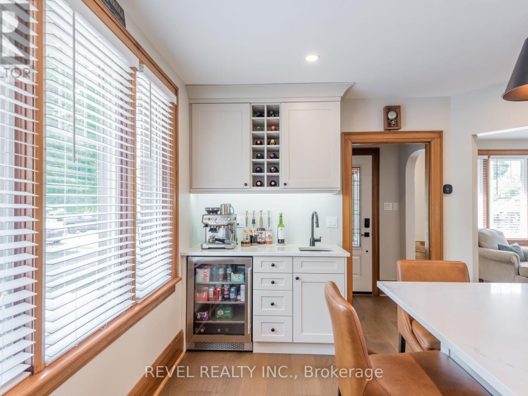 14 BOND STREET W, 