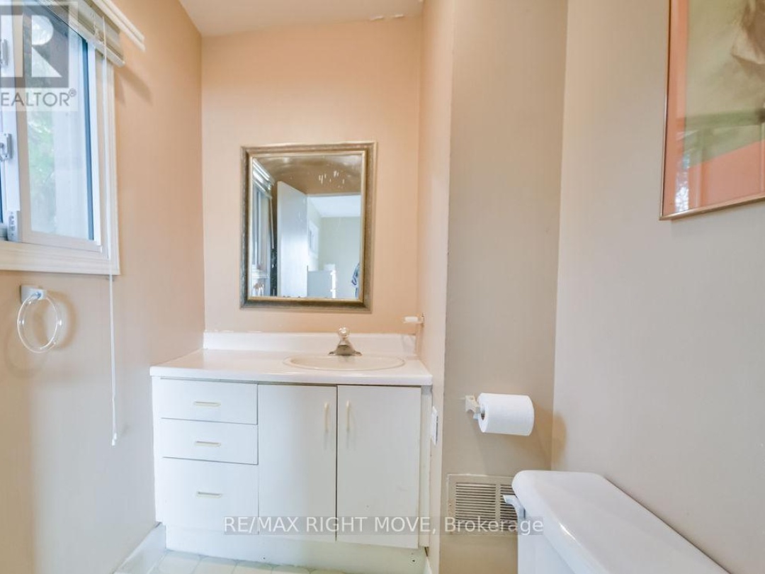 1467 CUNNINGHAM CRESCENT, 