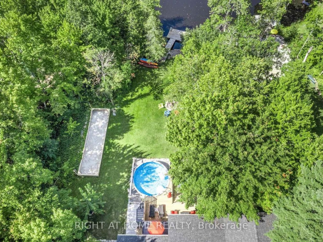 7592 East River Road, Black Lake
