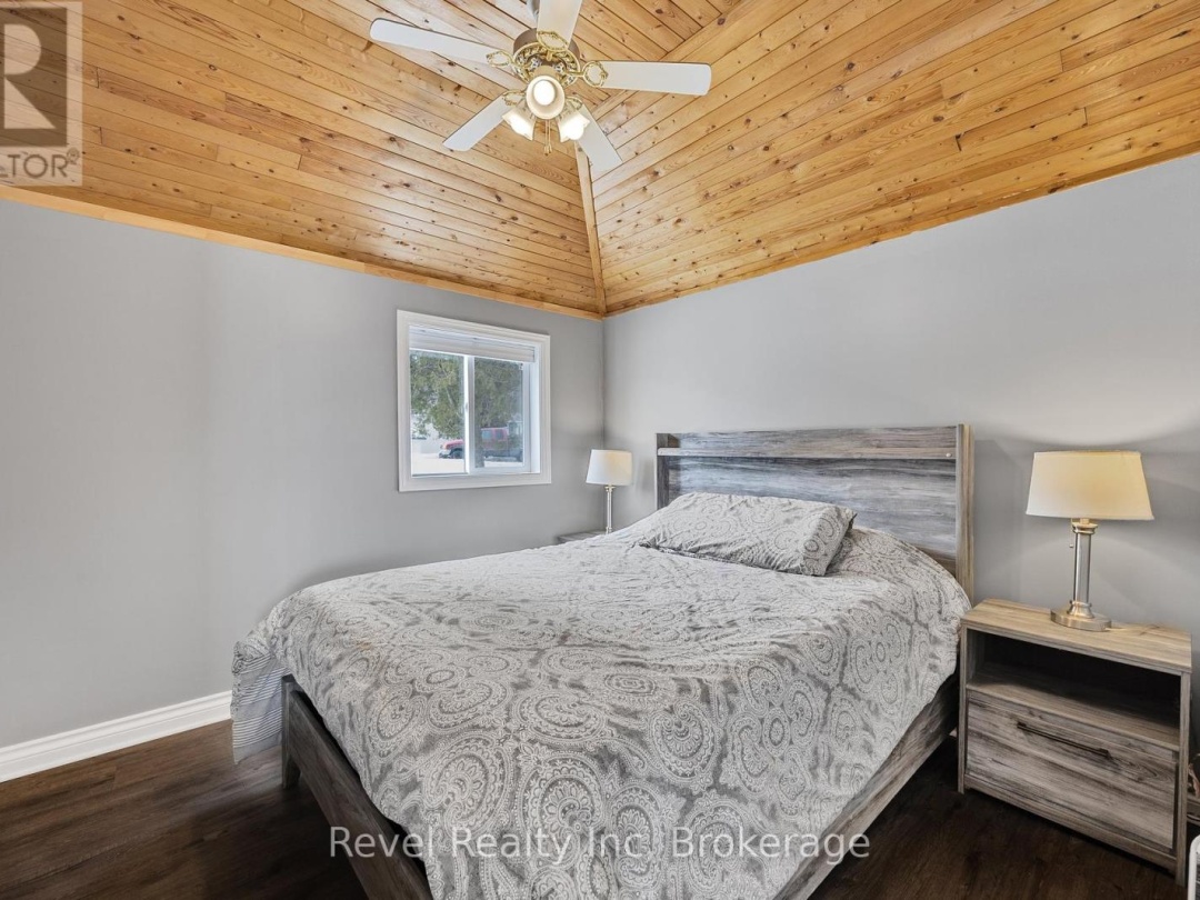 97 Maskinonge Road, Georgian Bay