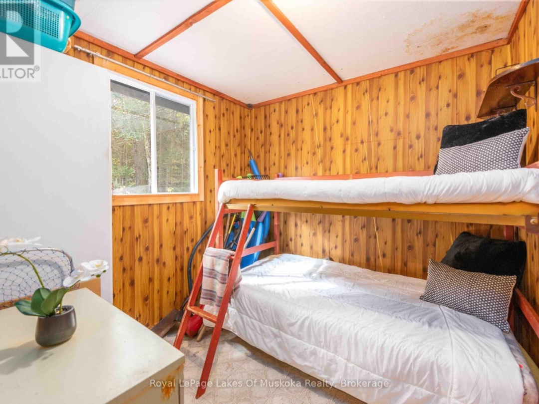 1086 South Toad Lake Road, Toad Lake