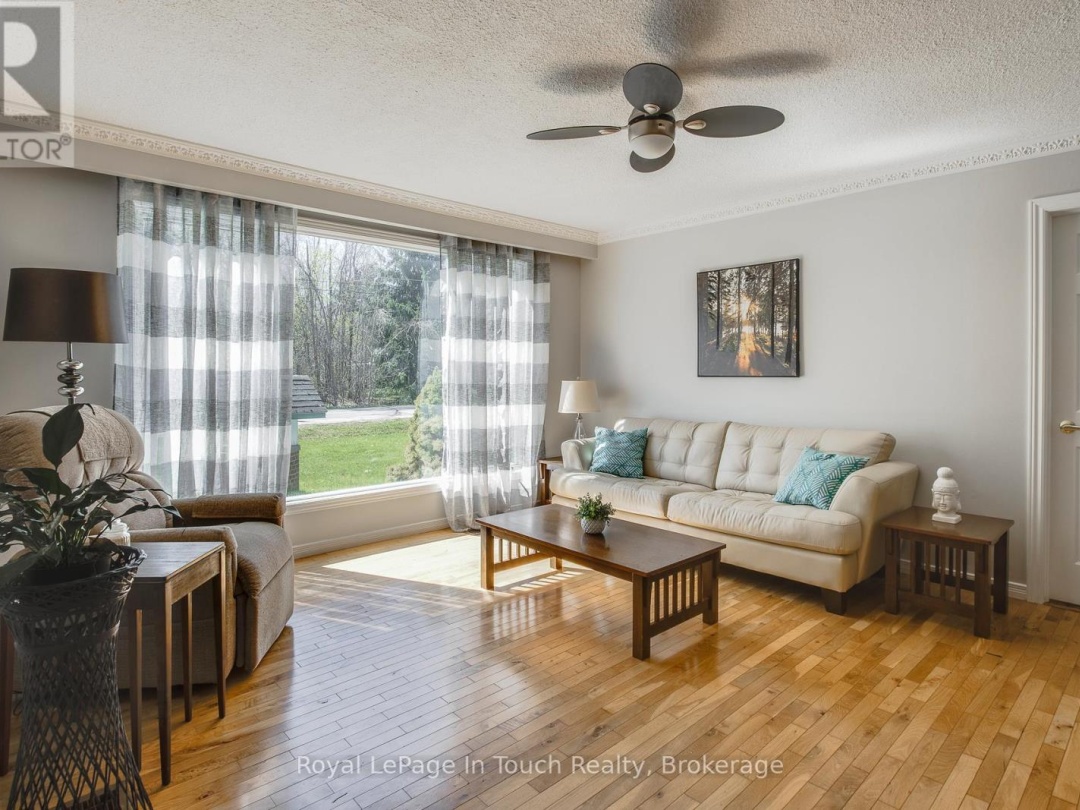 6 Davis Drive, Tay