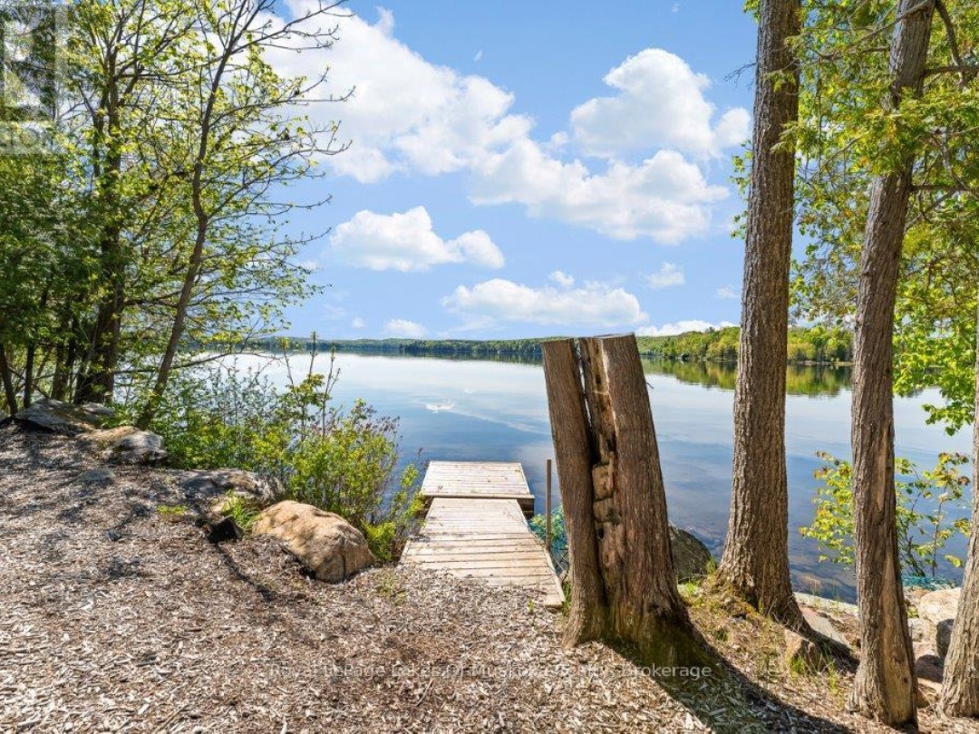 30 TURNER DRIVE, Peninsula Lake