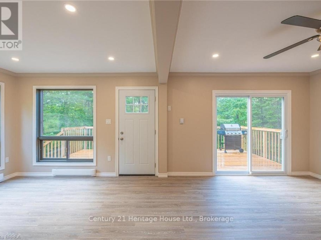 1044 ENGLISH CIRCLE, 