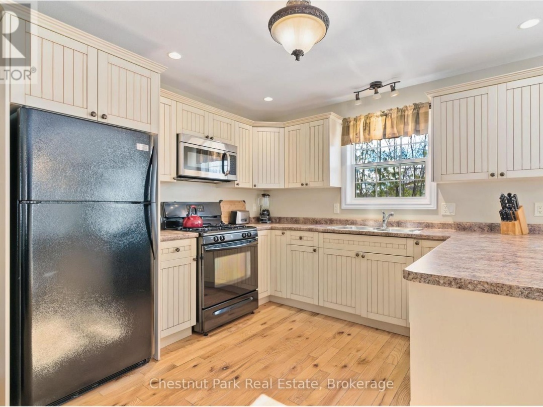 112-8 - 1052 RAT BAY ROAD, Lake of Bays