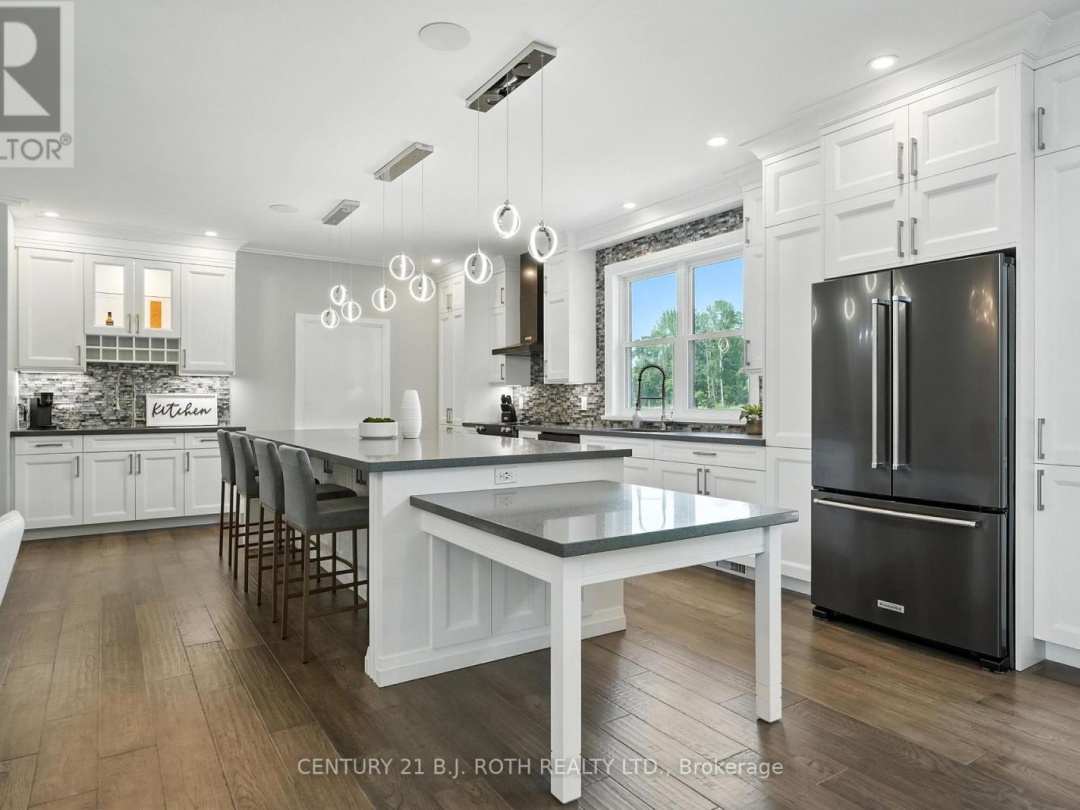 3510 BRENNAN LINE W, 