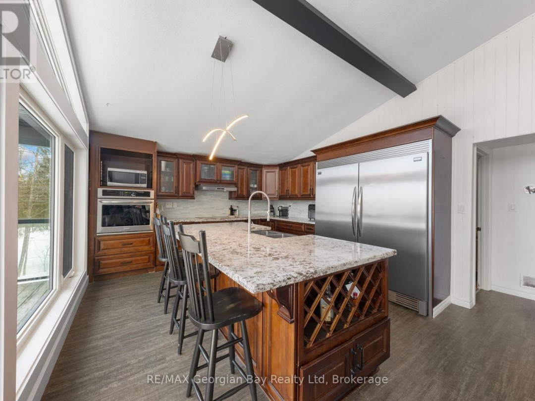 1745 TWIN OAKS CRESCENT, 
