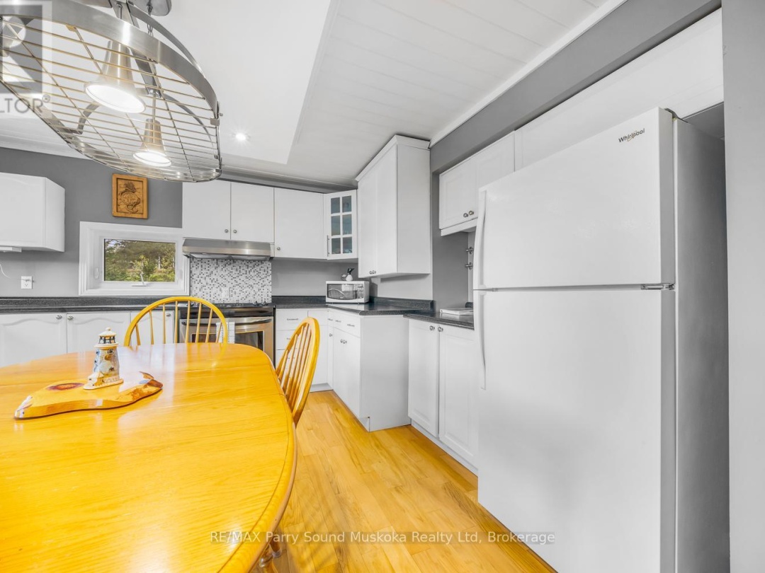 22 Dickinson Road, Manitouwabing Lake