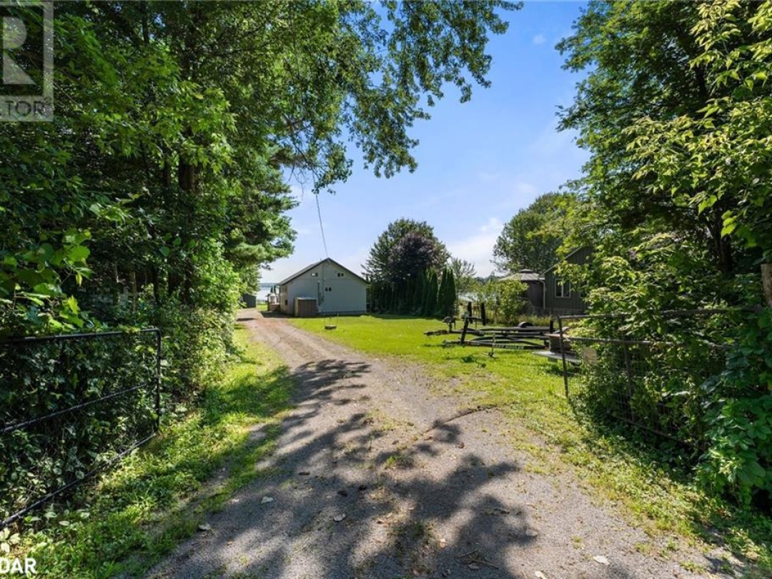 104 Fulsom Crescent, Dalrymple Lake