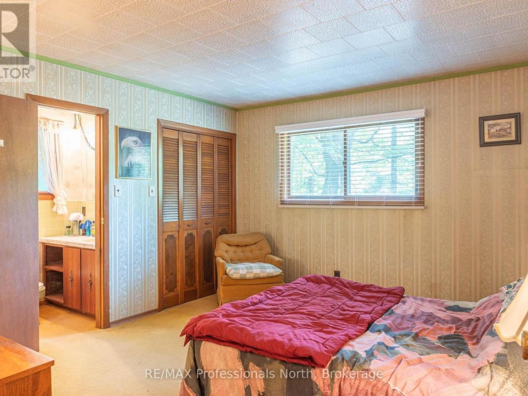 2499 KENNISIS LAKE ROAD, 