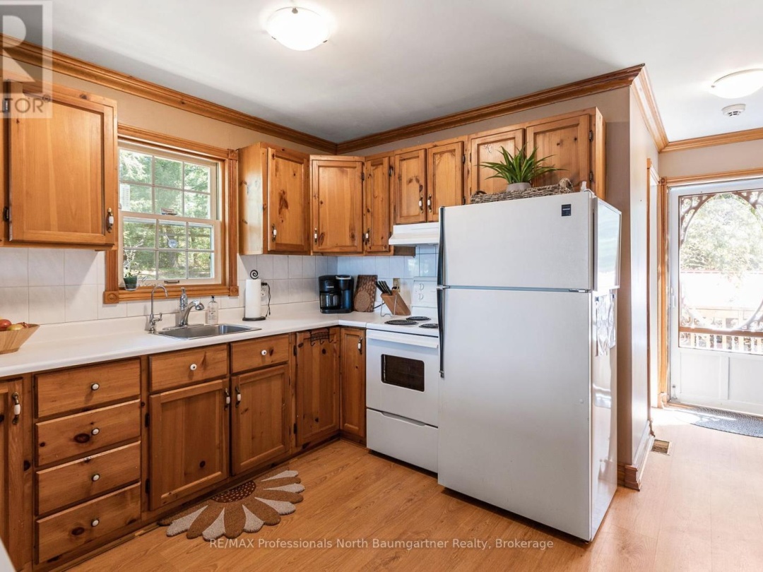 2766 Wilkinson Road, Kennisis Lake