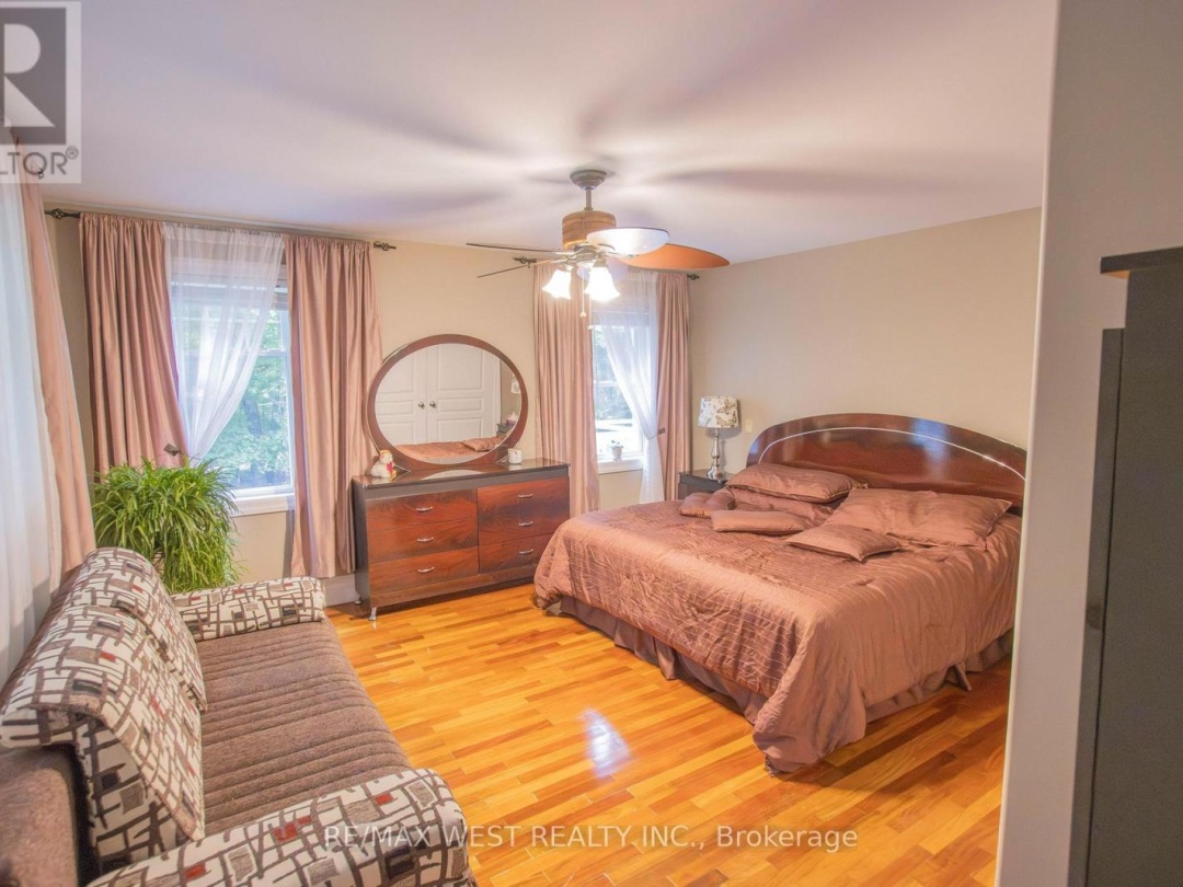 1158 LORNE LANE, 