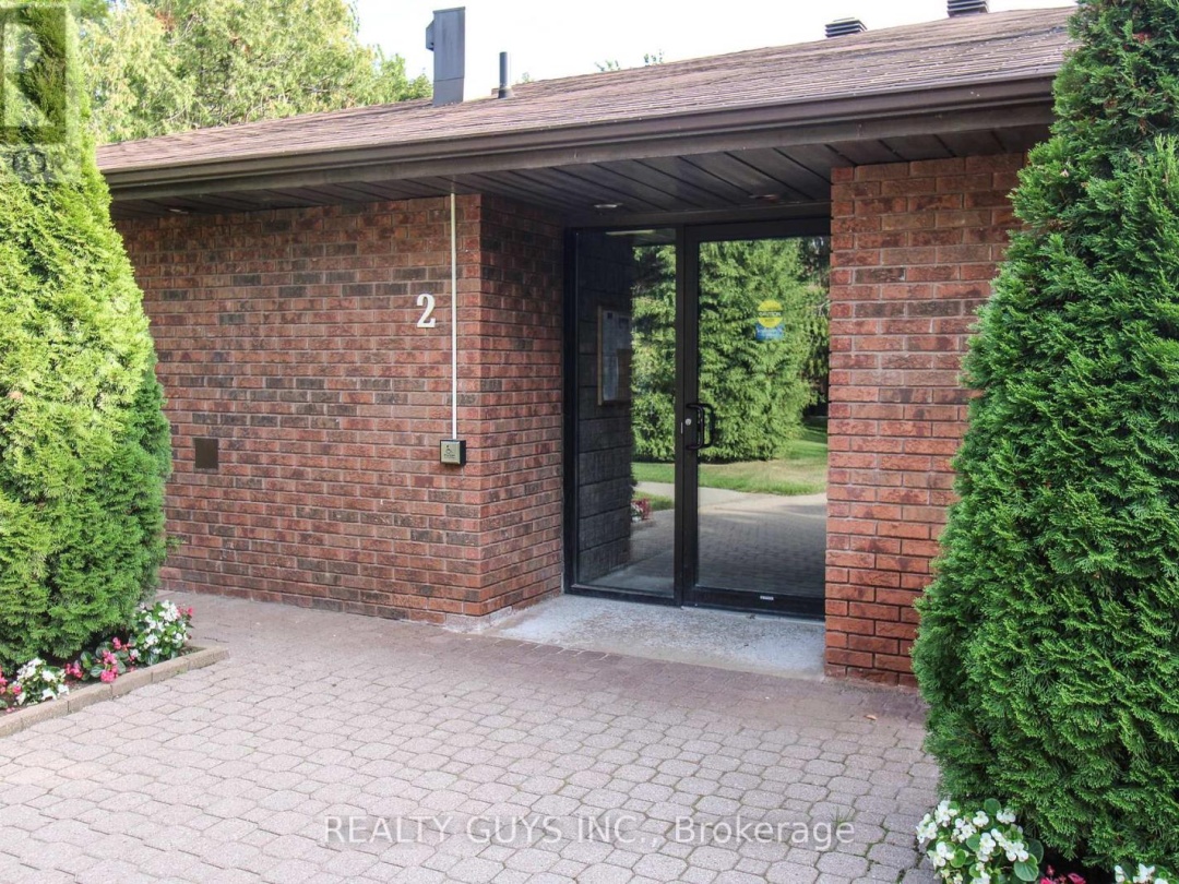 #4 - 200 EAST STREET S, 