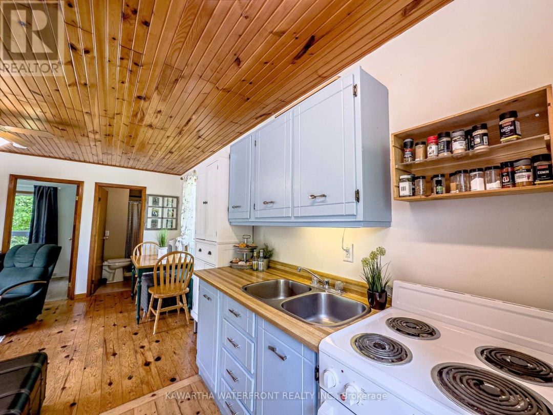 1120 ENGLISH CIRCLE, 