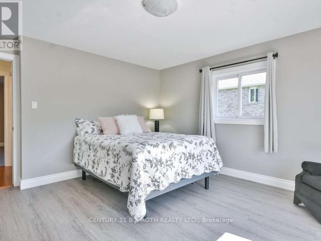 3 MAPLE GATE, 