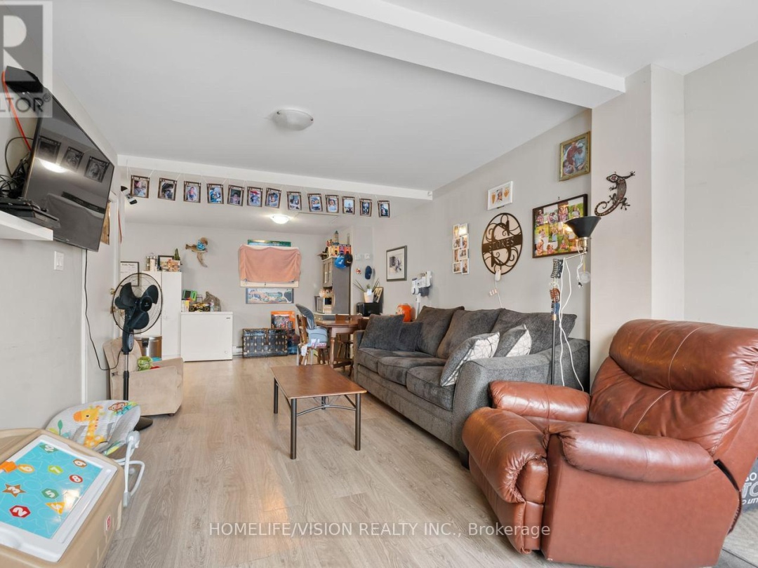 78 FRONT STREET S, 